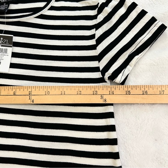 Rue21 Striped Black and White Crop Top - Picture 5 of 7